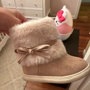 Size 6 gold/beige toddler boot